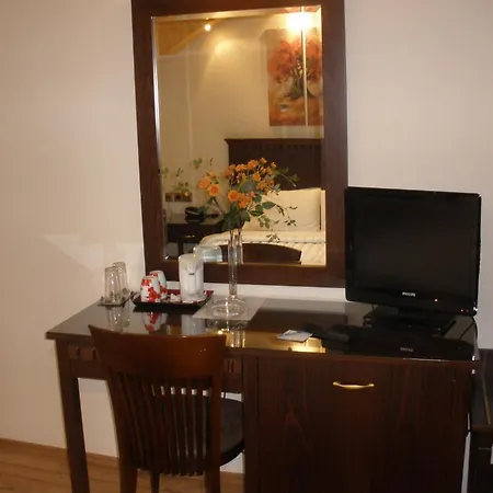 Pelias Hotel
